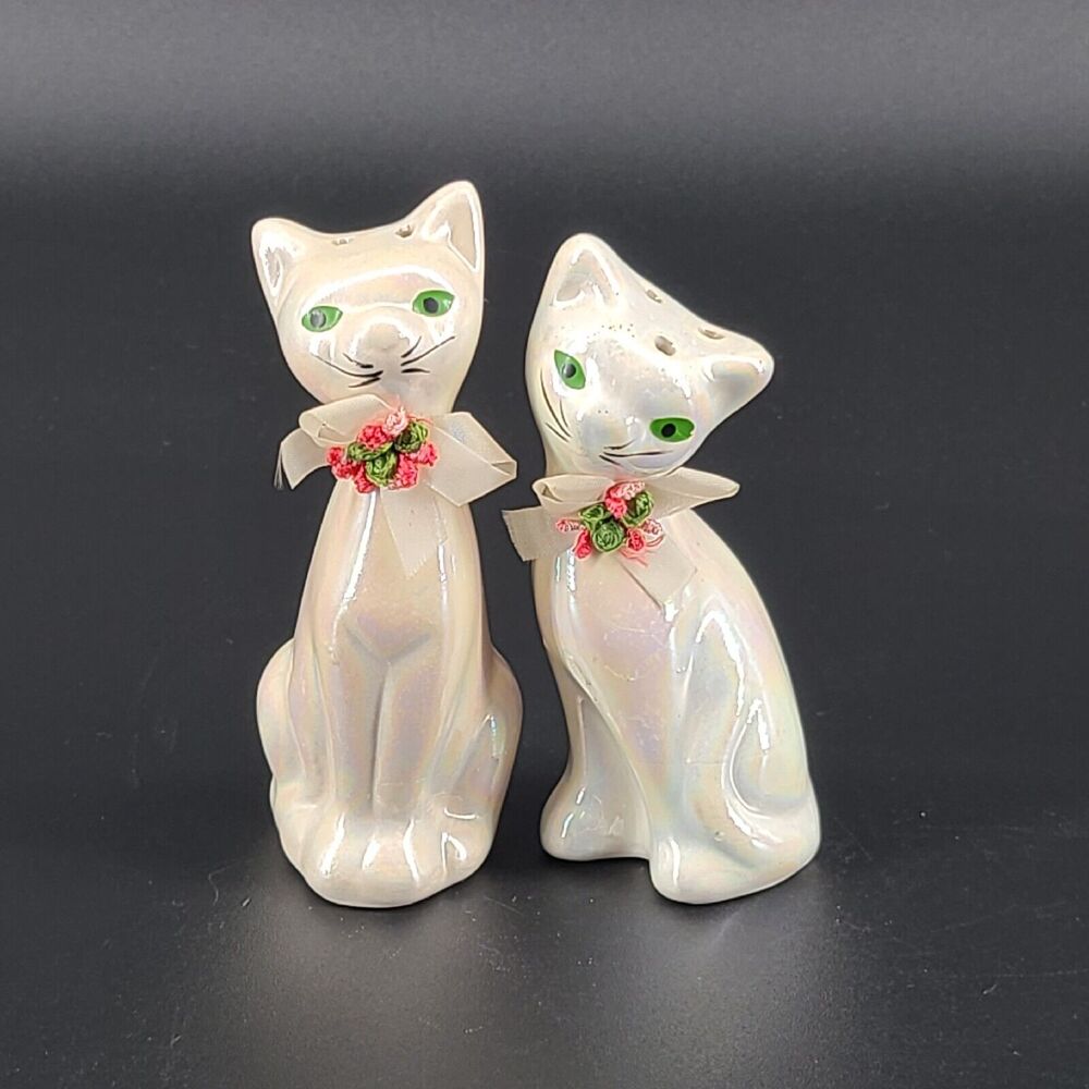 Artmark Iridescent White‎ Ceramic Cat Salt & Pepper Green Eyes Flower Bows